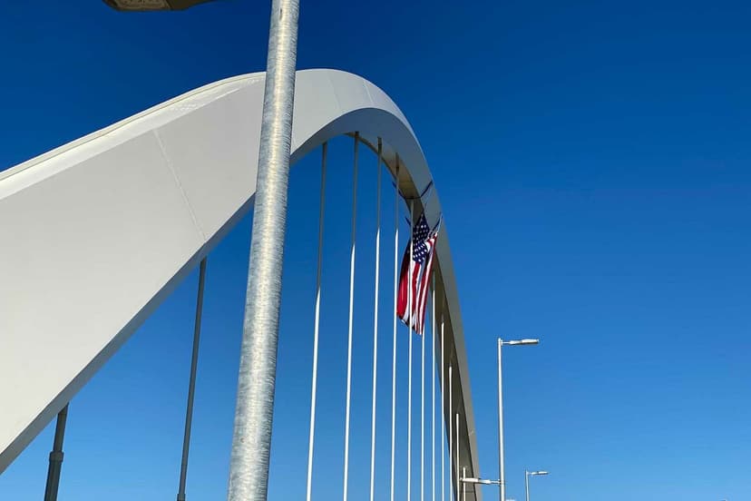 D.C. Bridge Barricade: Negotiators Respond to Lone Individual