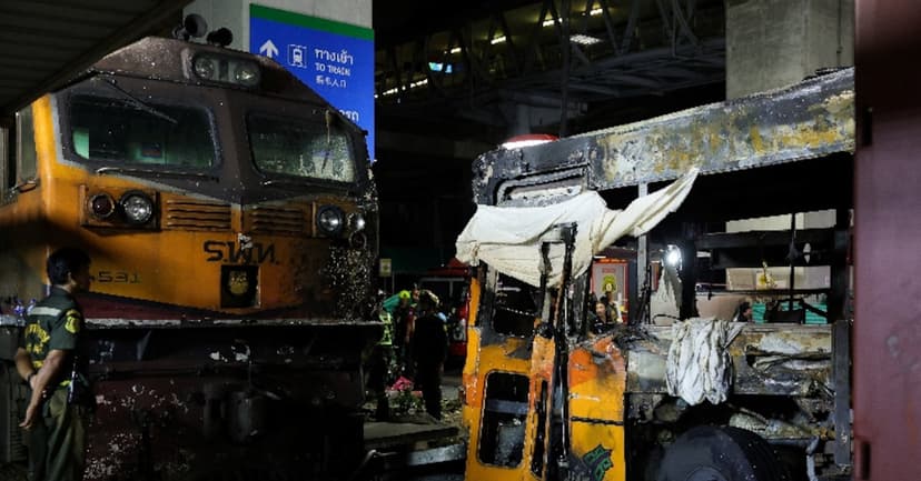 Eight Killed as Train Hits Bus at Rail Crossing