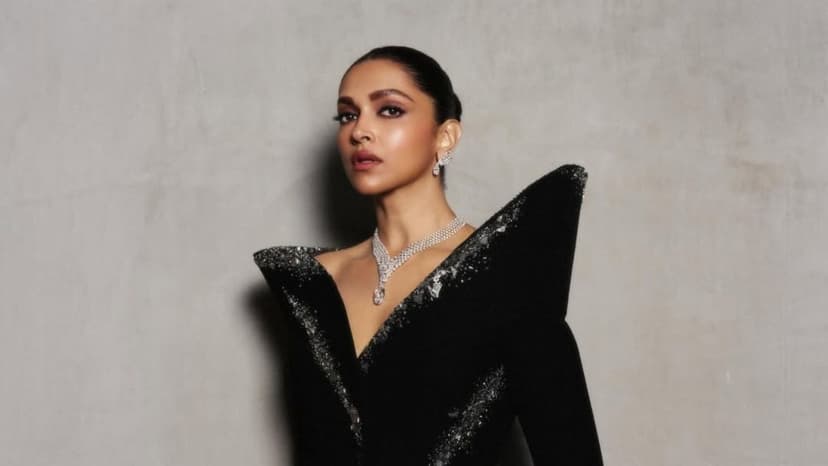 Ranveer Singh's Reaction to Deepika's Gown Breaks Internet