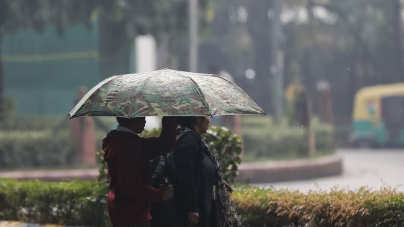 Rain Fails to Clear Delhi's Smoggy Skies