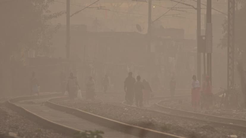 Delhi Chokes: Air Quality Plunges to 'Very Poor'