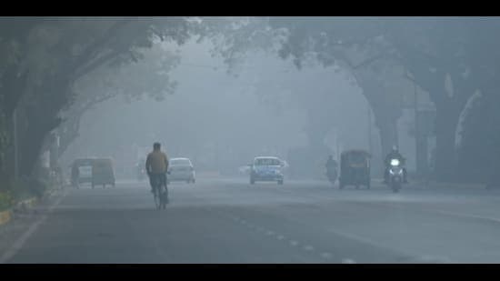 Delhi Air Quality Plummets to 'Very Poor' Amidst Chilly Weather