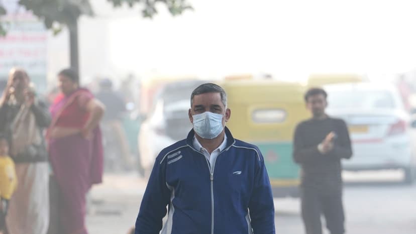 Delhi Chokes Under Severe Smog as Pollution Curbs Remain in Force