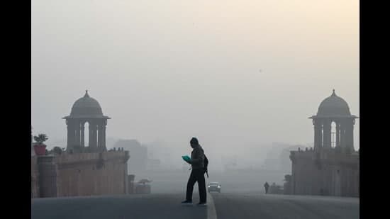 Delhi Freezes: Coldwave Grips Capital, Min Temp Hits 2.9°C