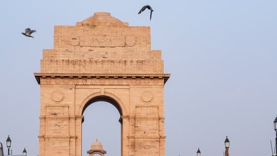 Delhi Swelters: Heatwave Grips City, AQI Worsens