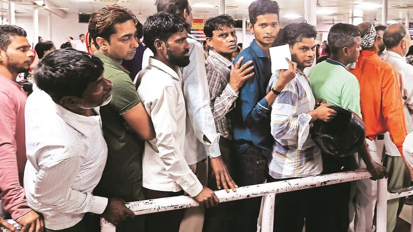 Delhi Hospitals: One Packed, One Empty