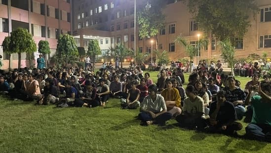 Disaster Drill: Nursing College Evacuated in Blackout