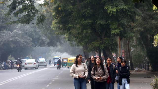 Delhi Gasps: Stage IV Pollution Curbs Halt City Life