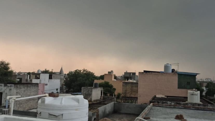 Delhi Braces for Thunderstorms: Rain Alert Issued