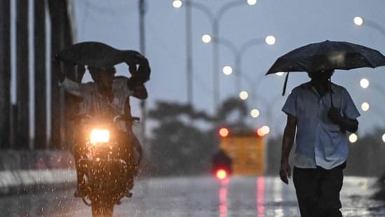 Delhi Braces for Winds and Rain: Yellow Alert Issued