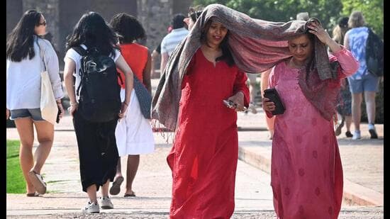 Delhi Swelters: Warmest February in 3 Years!