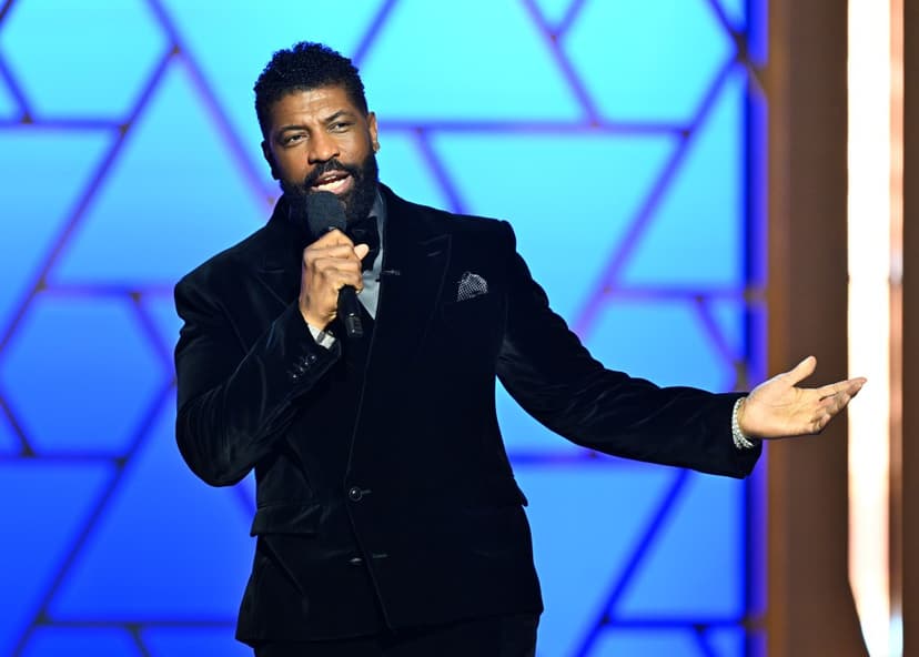 Deon Cole Roasts Trump, ICE, and More at NAACP Awards
