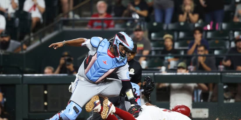 Ruiz's Double Sinks D-backs in Crucial 11-Inning Loss