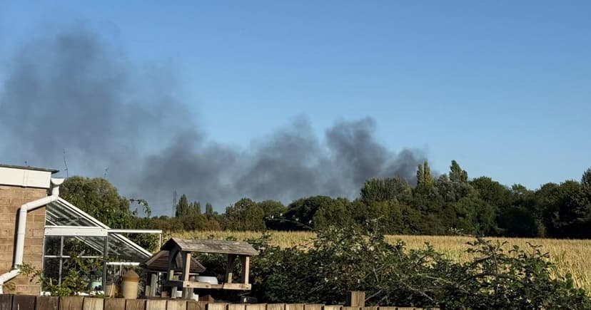 Massive Fire Engulfs Oxfordshire Landfill Site