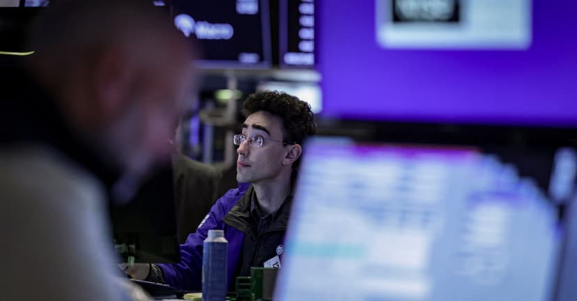 Dividend Funds Surge on Geopolitical Fears