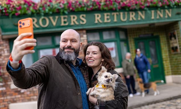 Coronation Street Cobbles Go to the Dogs!