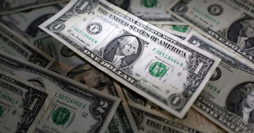 Dollar Surges on Inflation Data, Eyes Fed Hike