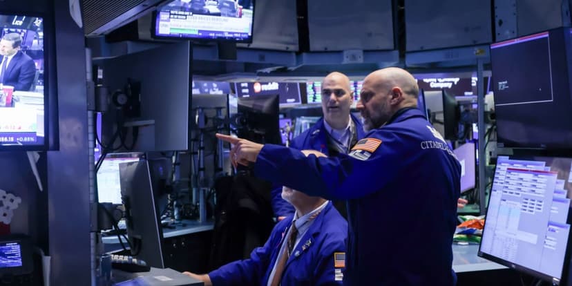 Dow Jones Surges, Nearing Record High on Economic Strength