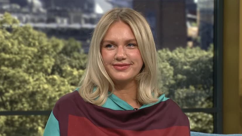 Fans Spot 'Record-Breaking' Habit During Dragons' Den Interview