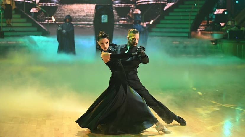 Maura Higgins' 'Traitors' Foxtrot Wows DWTS