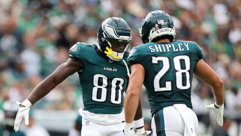 Cooper's TD Grabs Lead for Eagles Over Rams