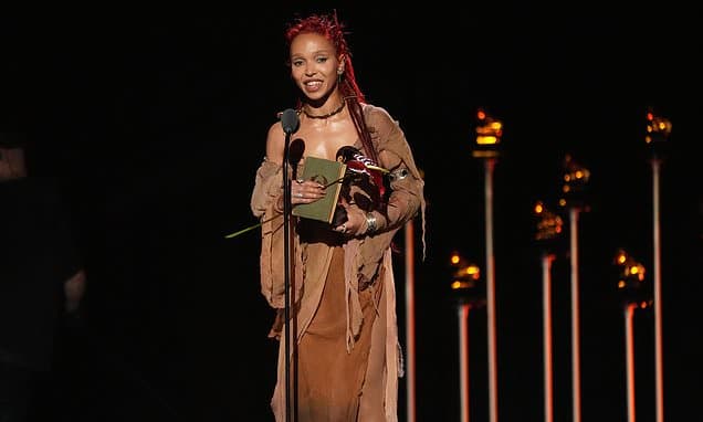 Grammys: Premiere Ceremony Crowns Early Winners
