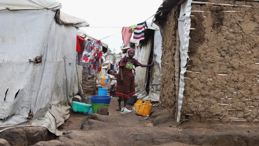 Thousands Flee Ebola Zone After Security Operation