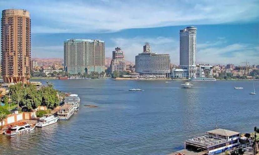Egypt Swelters: Extreme Heat and Fog Grip Nation