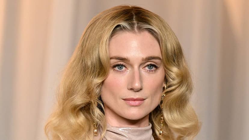 Elizabeth Debicki's Diana Dress Echoes Royal Fashion