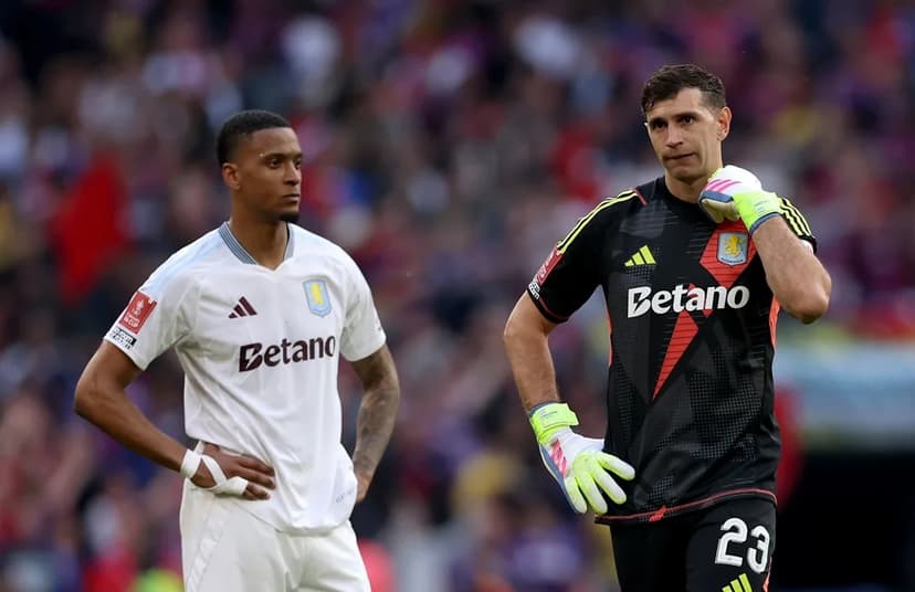 Martinez Approves Chelsea Move Amidst Goalkeeper Shuffle
