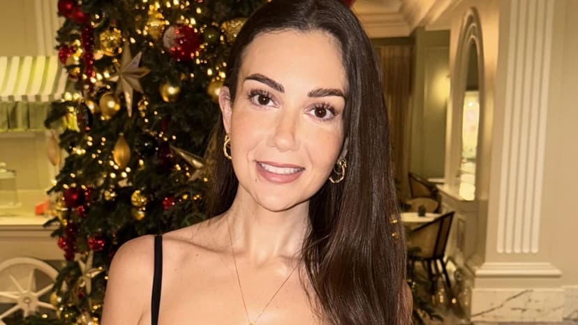 From Size 24 to 8: Influencer's Life-Changing Surgery