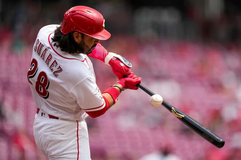 Eugenio Suárez Becomes U.S. Citizen, Celebrates with Homer