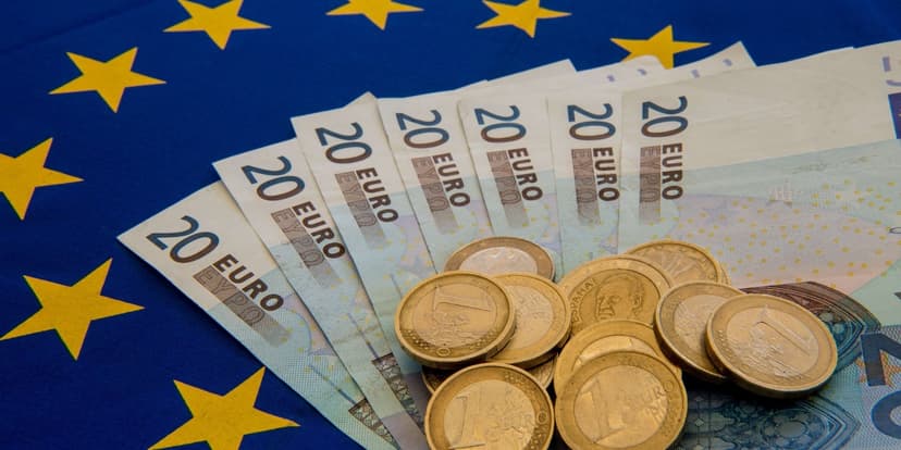 Eurozone Wage Growth Halves Amid Low Unemployment
