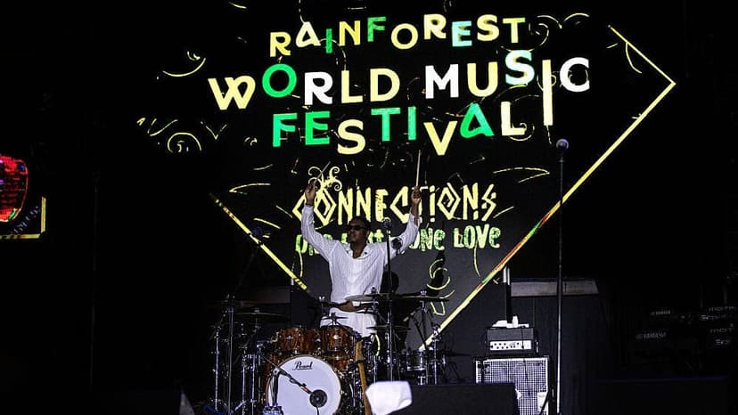 Earth, Wind & Fire Drummer Collapses Mid-Tour