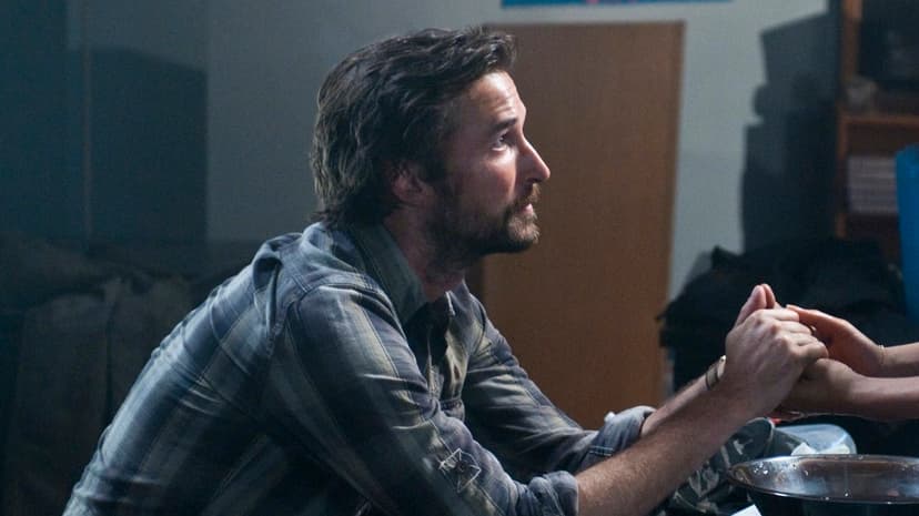 Noah Wyle Fights Aliens in Underrated Sci-Fi Gem