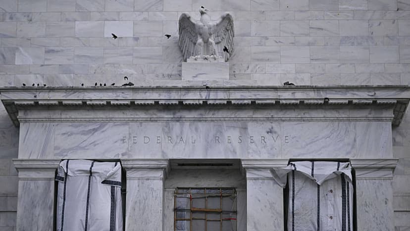 Fed Dissents Grow: Rate Cut Signals Questioned