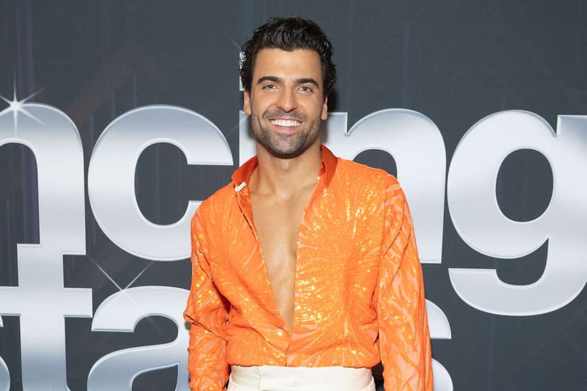 Former Backup Dancer Shines on 'Dancing with the Stars'