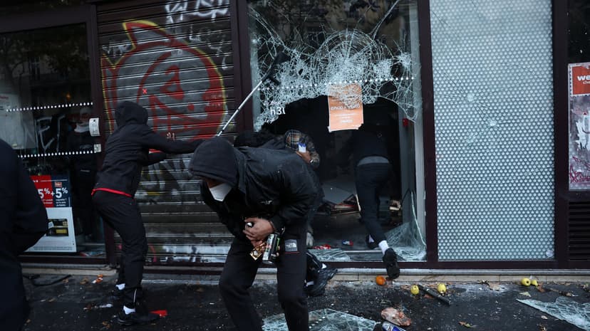 France Demands Online Sales of Looted Goods Stop