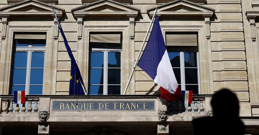 France's Economy: Modest Growth Amidst Political Fog