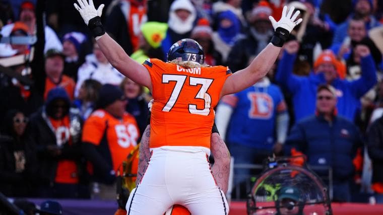 Broncos Lineman Crum Scores Shocking Playoff TD