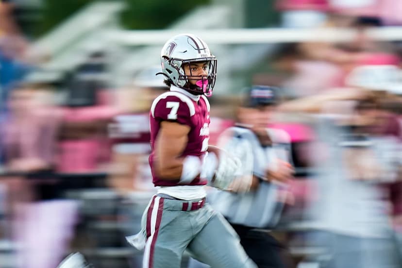 Multi-Sport Star Davis-Ray Signs with Northwestern