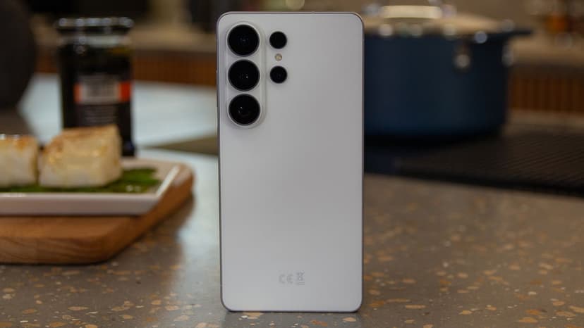 Samsung's Privacy Display: Helpful or Hindering Relationships?