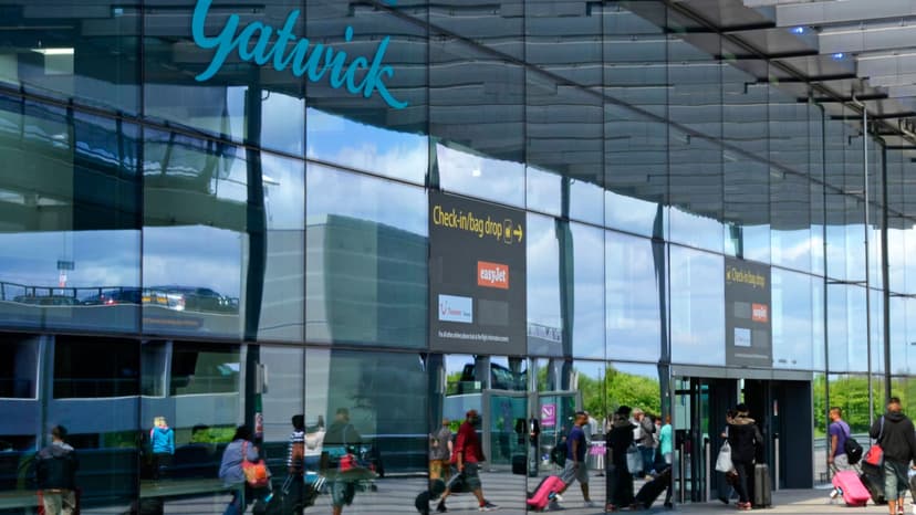 Airport Shops Lock Up Electronics Amid Theft Surge