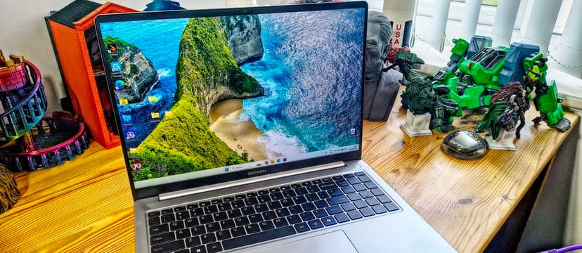 Geekom Laptop: Great Power, Compromised Build?