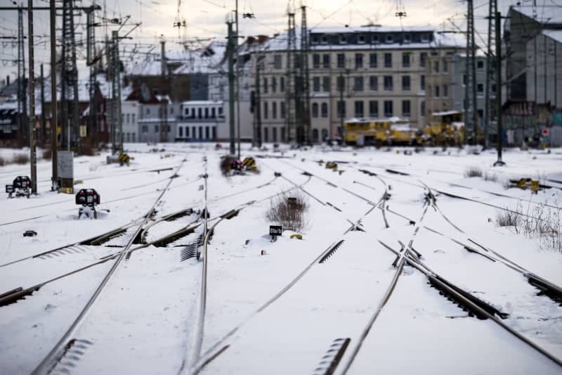 Germany Reels: Storm Elli Halts Rail, More Snow Expected