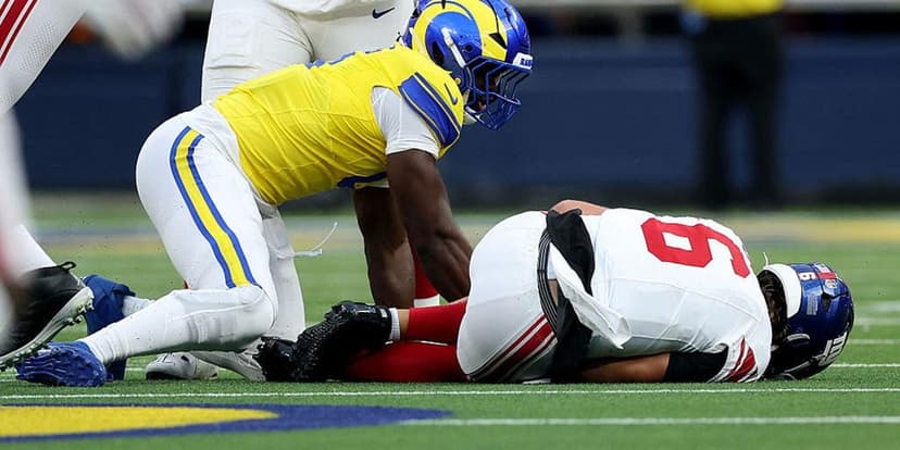 Giants QB Dart Injured: Knee Hit Sparks Concern
