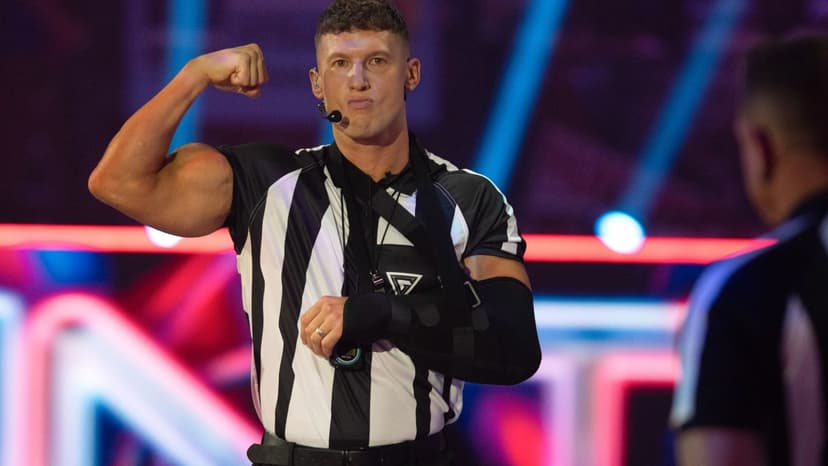 Gladiator Star's Son Breaks Leg on Ski Trip