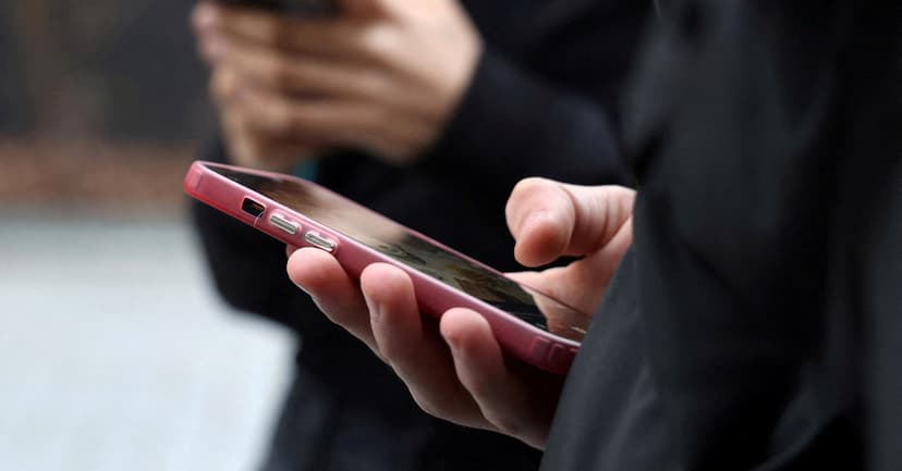 Teens Read Worst Ever: Smartphones Blamed