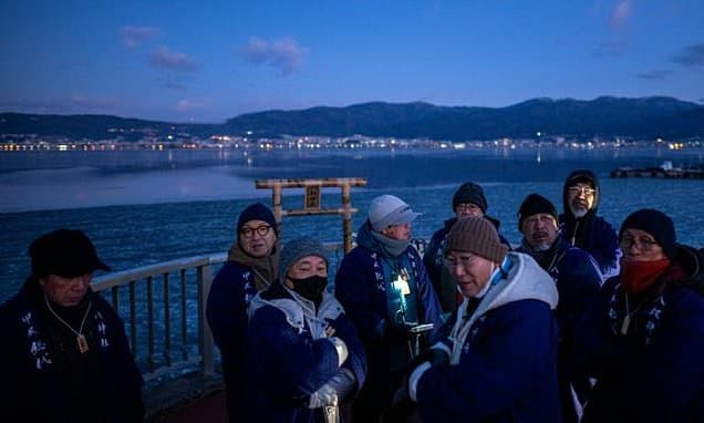 God's Crossing Disappears as Lake Suwa Warms