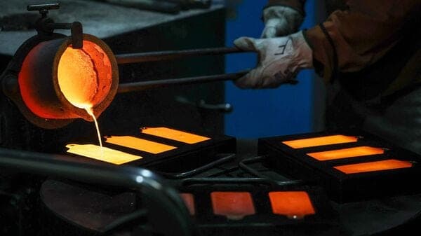 Gold Surpasses Treasuries in Global Reserves